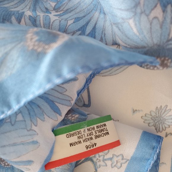 lilly & daisy scarf 52inx10.5in Made in Italy - Picture 3 of 3